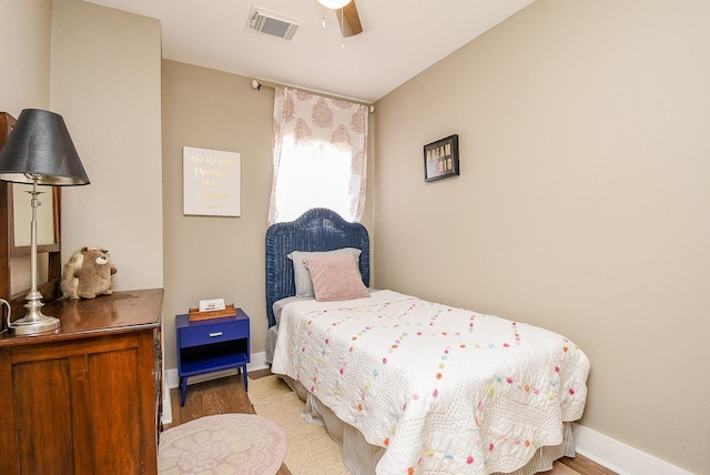 bedroom featuring ceiling fan