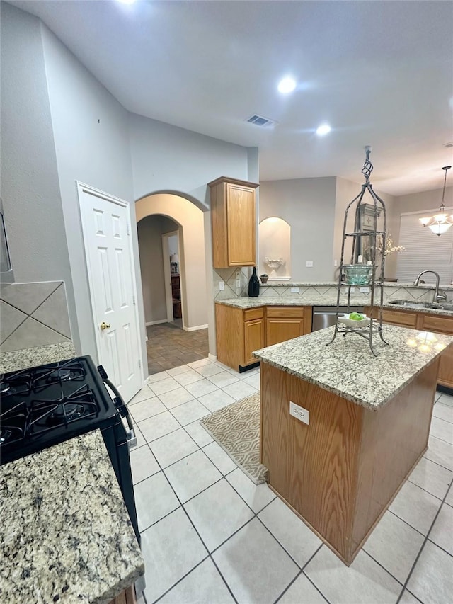 kitchen with a center island, an inviting chandelier, sink, hanging light fixtures, and kitchen peninsula