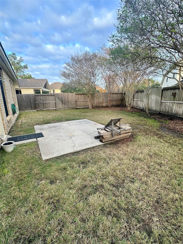 view of yard with a patio