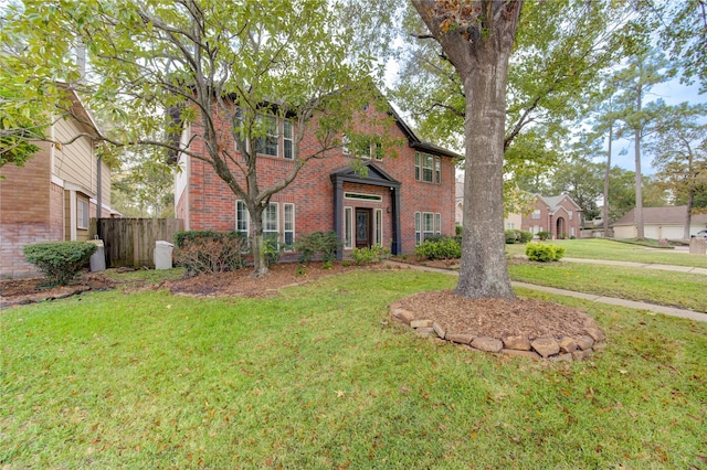 view of front of property featuring a front lawn