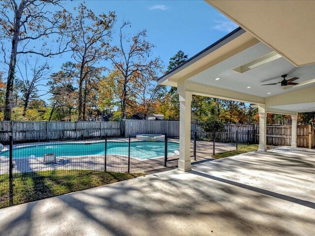 502 Crown Colony Dr, Lufkin, TX 75901 - view of swimming pool featuring ceiling fan, a fenced backyard, a patio area, and a pool with connected hot tub