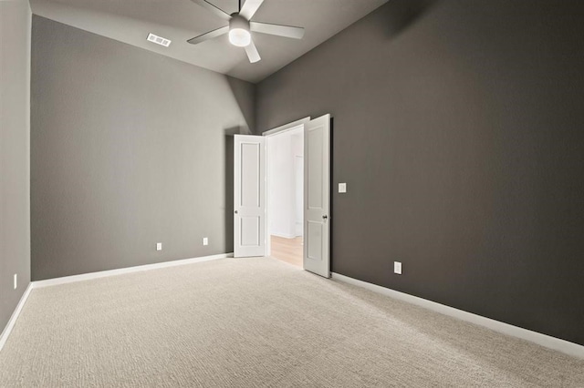 carpeted empty room featuring ceiling fan