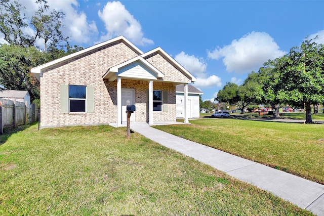 view of front facade featuring a front lawn