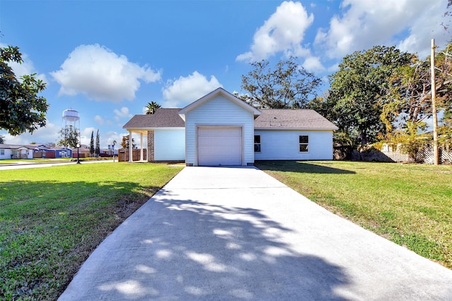 view of front facade featuring a garage and a front yard