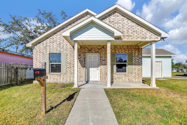 view of front facade featuring a porch and a front lawn