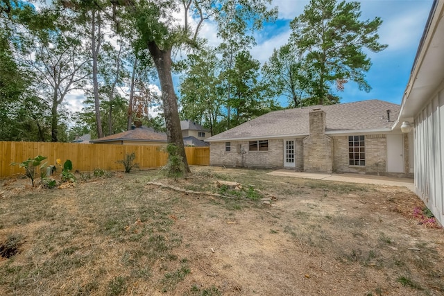 view of yard featuring a patio area