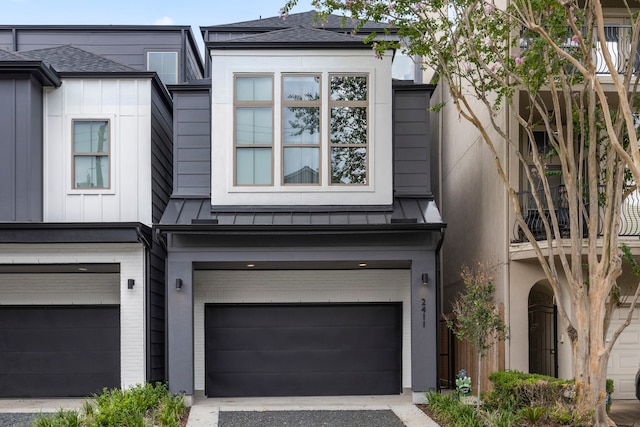 view of front of house featuring a garage