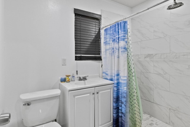 bathroom featuring ornamental molding, a shower with shower curtain, vanity, and toilet