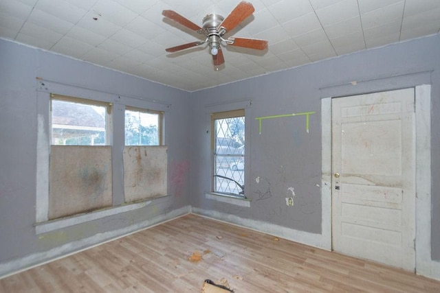 unfurnished room with light wood-type flooring and ceiling fan