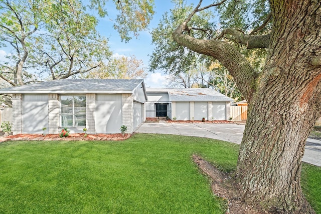 view of front of home featuring a garage and a front lawn