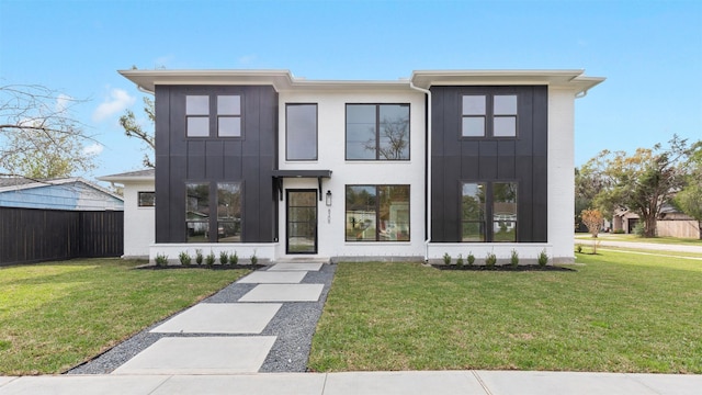 view of front of home with a front lawn