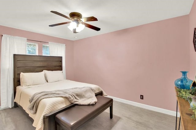 bedroom with ceiling fan