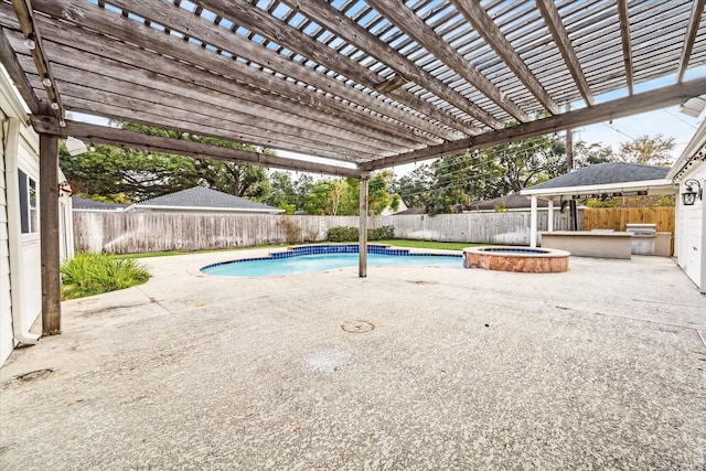 view of pool featuring an in ground hot tub, a pergola, and a patio area