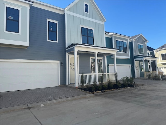 view of front of house featuring a garage and covered porch