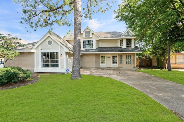 view of front of home featuring a front lawn