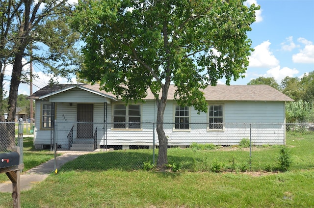 ranch-style home featuring a front yard