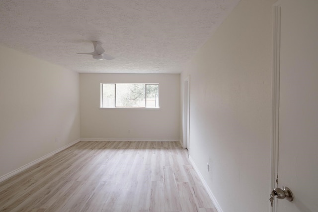 unfurnished room featuring a textured ceiling, light hardwood / wood-style floors, and ceiling fan