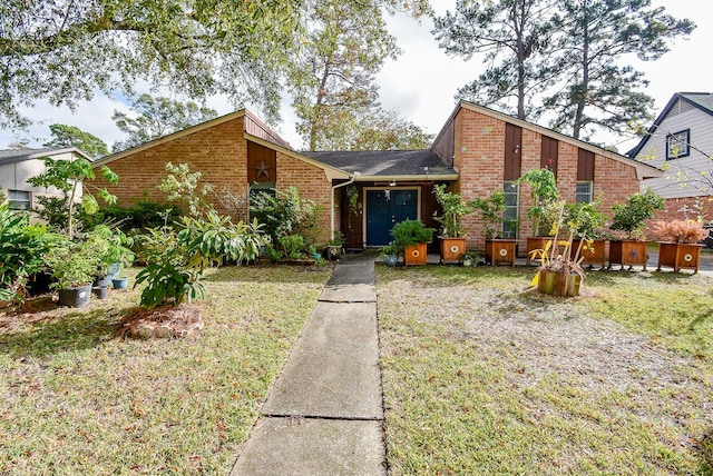 view of front of house with a front yard