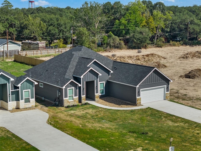 view of front of home featuring a front yard and a garage