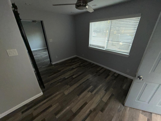 empty room featuring dark hardwood / wood-style floors and ceiling fan