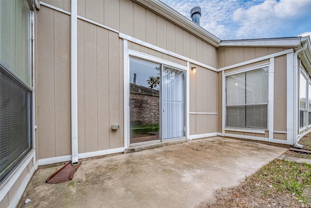 entrance to property featuring a patio