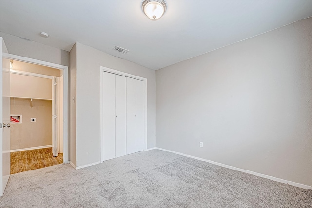 unfurnished bedroom with carpet and a closet