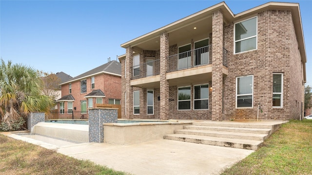 view of front of home featuring a balcony