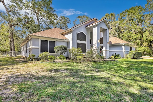 view of front of property with a front yard