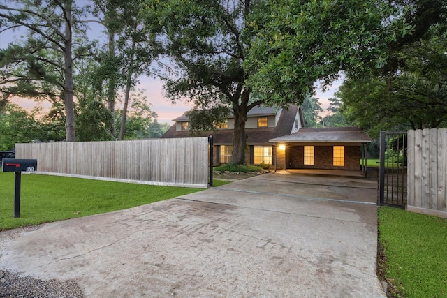 view of front of home featuring fence, a front lawn, and brick siding