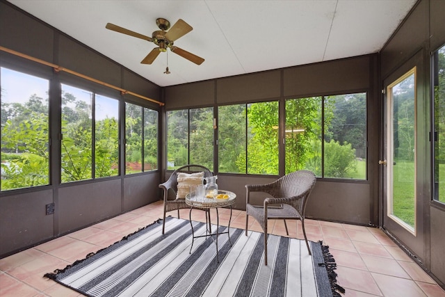 sunroom featuring a ceiling fan