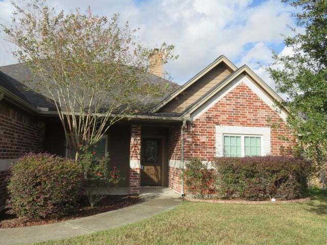 view of front of property with a front lawn