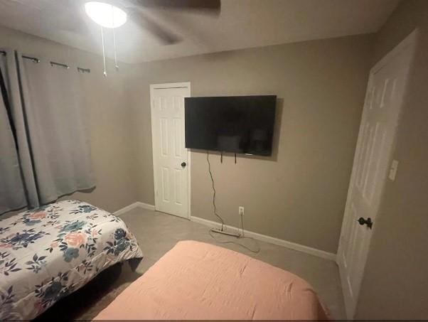 carpeted bedroom featuring ceiling fan