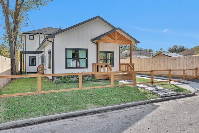 view of front of house with a front yard