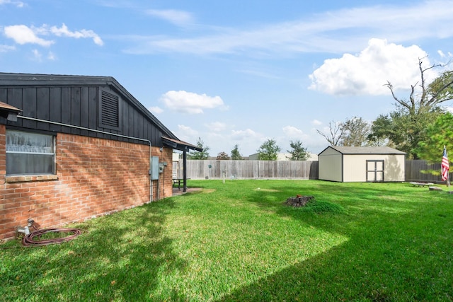 view of yard with a shed