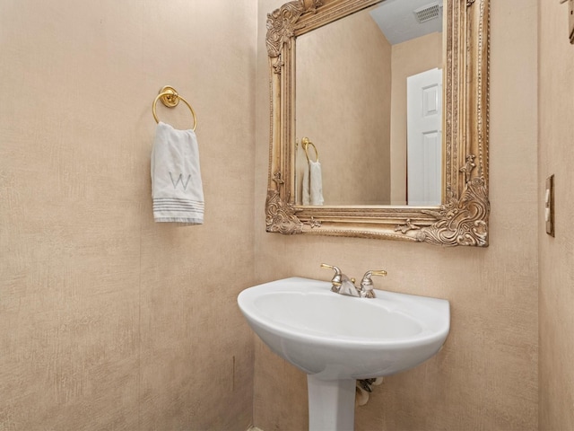 bathroom featuring sink