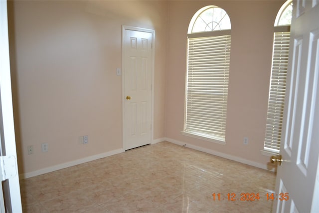 empty room featuring light tile patterned floors