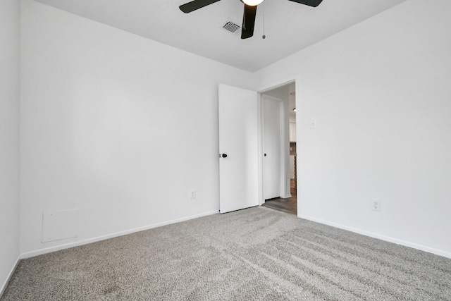 carpeted empty room featuring ceiling fan