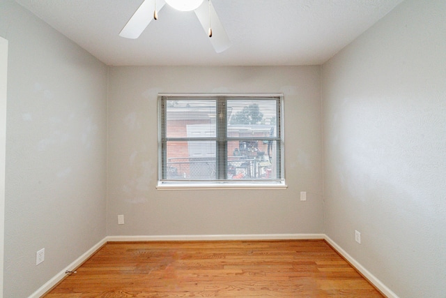 empty room featuring light hardwood / wood-style floors and ceiling fan