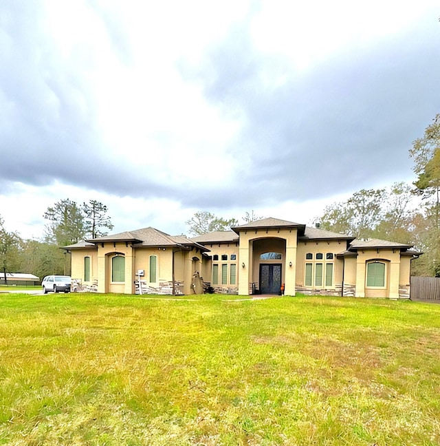 view of front of home with a front lawn