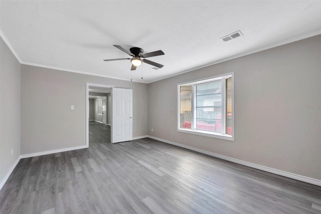 unfurnished room with wood-type flooring, ceiling fan, and crown molding