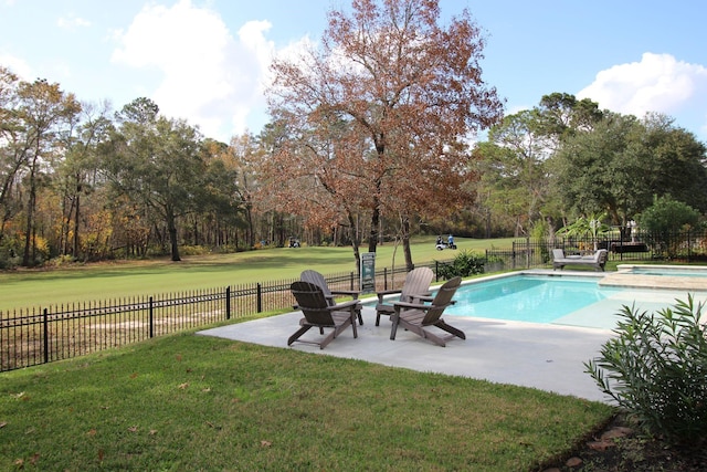 view of pool with an in ground hot tub, a yard, and a patio