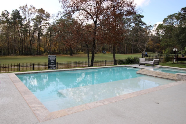 view of swimming pool