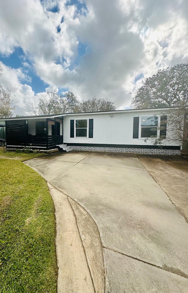 view of front of home with a front lawn