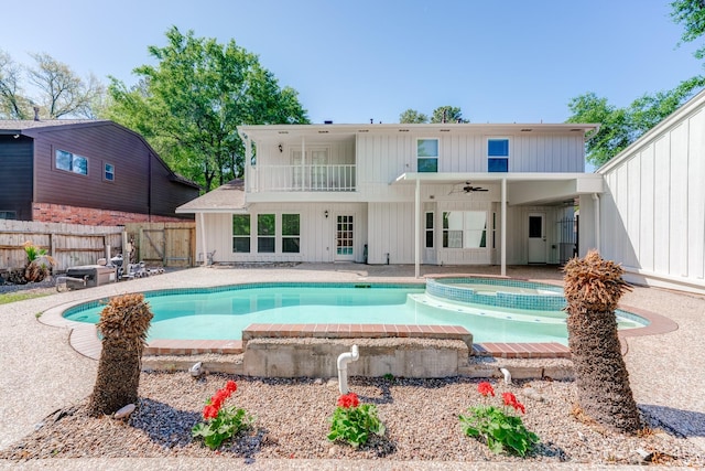 view of pool with ceiling fan and an in ground hot tub