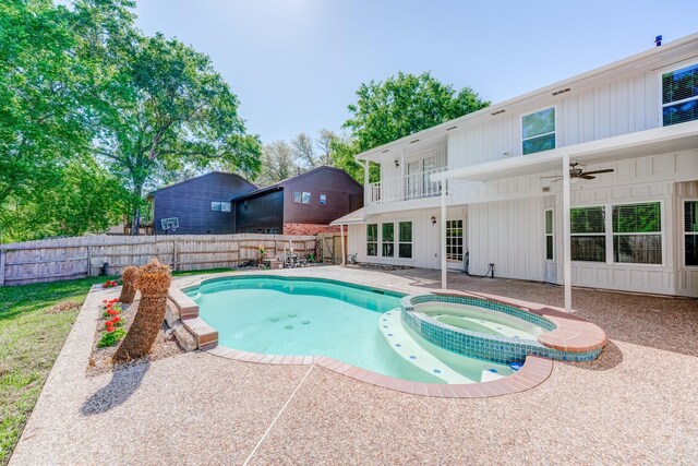 view of pool with an in ground hot tub, ceiling fan, and a patio area