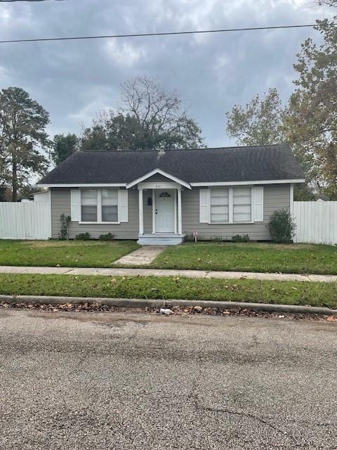 ranch-style house with a front lawn