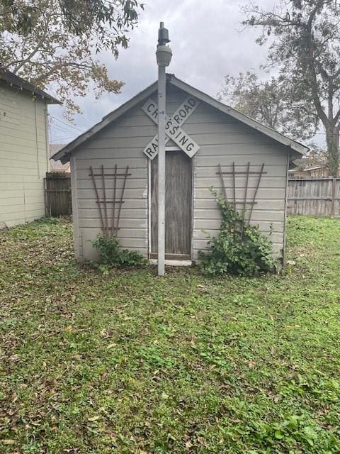 view of outdoor structure with a yard