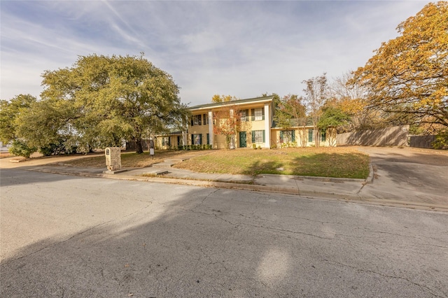 split foyer home with a front lawn