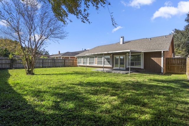 view of yard featuring a patio area