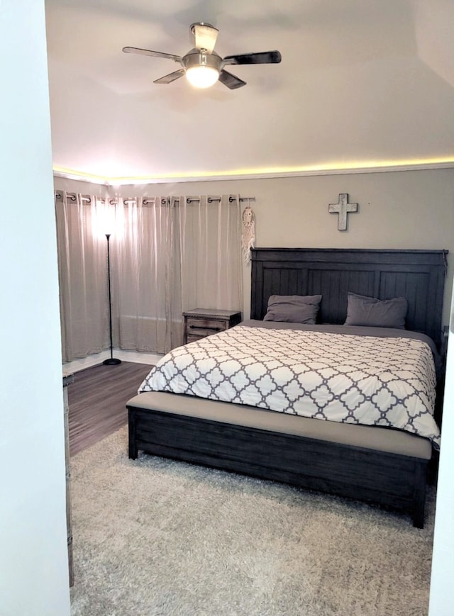 bedroom featuring ceiling fan